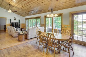 House (3 Bedrooms) | Interior