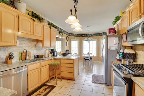 Spacious Suburban Home w/ Pool Access in Ridgeland