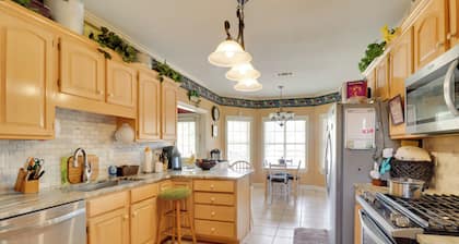 Spacious Suburban Home w/ Pool Access in Ridgeland