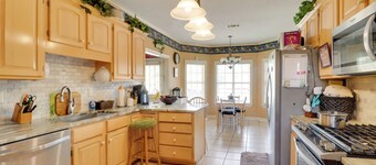 Spacious Suburban Home w/ Pool Access in Ridgeland