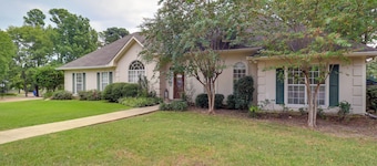 Spacious Suburban Home w/ Pool Access in Ridgeland
