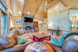 Interior - Golf, Hike & Trout Fish: Mtn-view Cashiers Retreat (Cashiers)