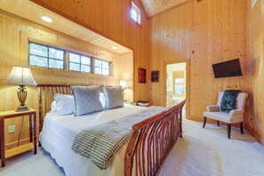 Interior - Golf, Hike & Trout Fish: Mtn-view Cashiers Retreat (Cashiers)