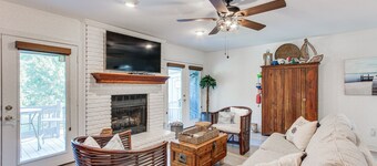 Inviting Home w/ Golf Course View in Diamondhead!