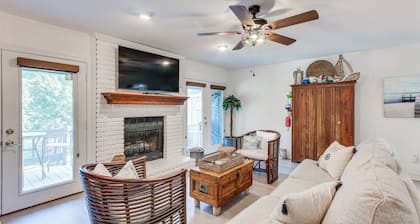 Inviting Home w/ Golf Course View in Diamondhead!