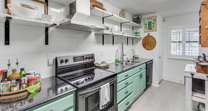 Inviting Home w/ Golf Course View in Diamondhead!