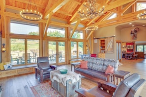 House (4 Bedrooms) | Interior