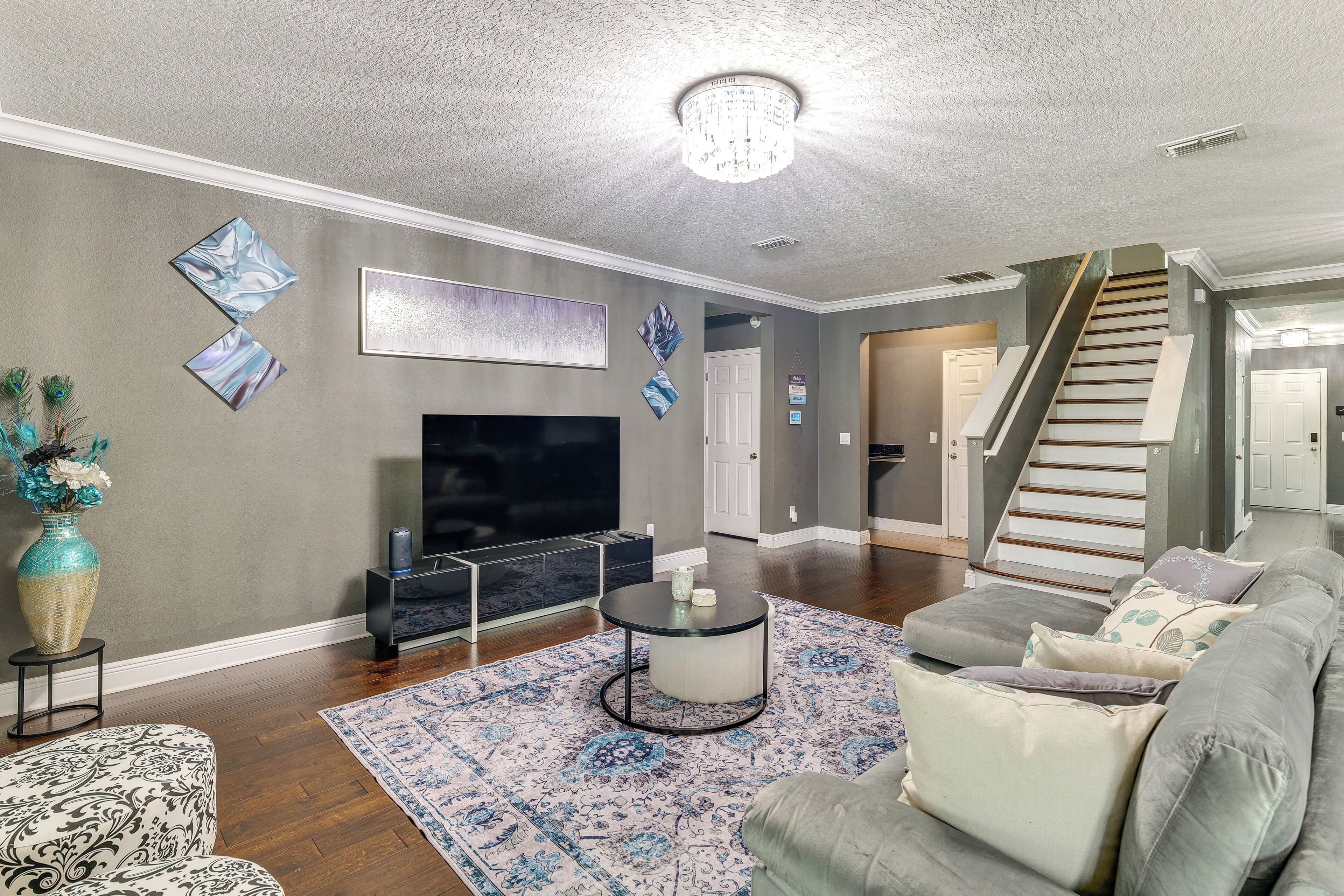 House (5 Bedrooms) | Interior