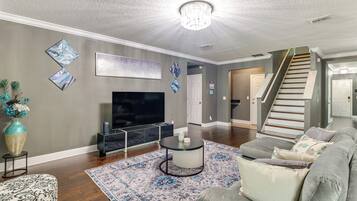 House (5 Bedrooms) | Interior