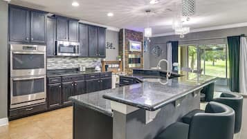 House (5 Bedrooms) | Interior