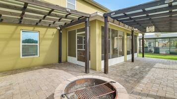 House (5 Bedrooms) | Interior