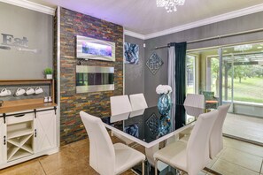 Interior - Media Lounge & Bar: Spacious Davenport Family Home (Davenport)