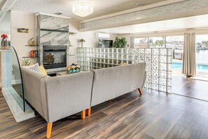 House (3 Bedrooms) | Interior - Furnished Sunroom w/ TV! Canal-front Bradenton Gem (Bradenton)