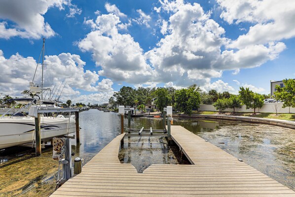 A marina with boats docked, a wooden dock, and a calm waterway. - Furnished Sunroom w/ TV! Canal-front Bradenton Gem (Bradenton)
