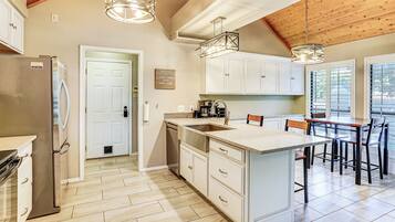 ํ์ฐ์ค (3 Bedrooms) | ๋ด๋ถ