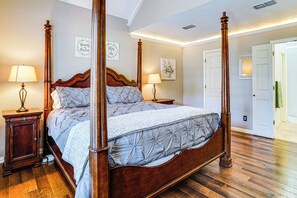 House (3 Bedrooms) | Interior - Patio & Yard: Family Home 12 Mi to At&t Stadium! (Bedford)