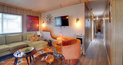 Walk to Beach! Fun Retro Retreat in Ocean Shores