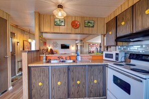 House (3 Bedrooms) | Interior - Walk to Beach! Fun Retro Retreat in Ocean Shores (Ocean Shores)