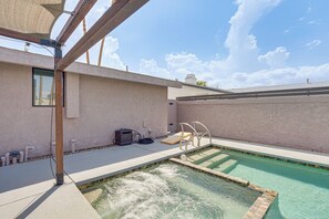 House (2 Bedrooms) | Interior - Mtn-view Getaway w/ Pool: 4 Mi to Dtwn Palm Desert (Palm Desert)
