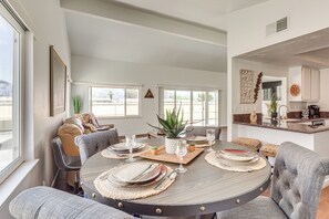 House (2 Bedrooms) | Interior - Mtn-view Getaway w/ Pool: 4 Mi to Dtwn Palm Desert (Palm Desert)