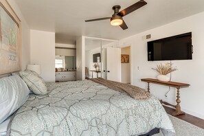 House (2 Bedrooms) | Interior - Mtn-view Getaway w/ Pool: 4 Mi to Dtwn Palm Desert (Palm Desert)