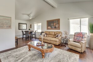 House (2 Bedrooms) | Interior - Mtn-view Getaway w/ Pool: 4 Mi to Dtwn Palm Desert (Palm Desert)