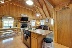 House (2 Bedrooms) | Interior