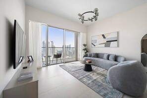 Smart TV, video games, books - Iconic Burj Khalifa & Fountain Views, 2BR Downtown (Dubai)