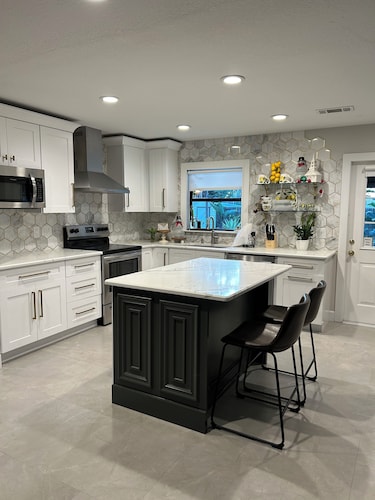 Welcoming 2-bedroom house with AC in charming Sanford