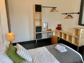 3 chambres, fer et planche à repasser, Wi-Fi gratuit, draps fournis