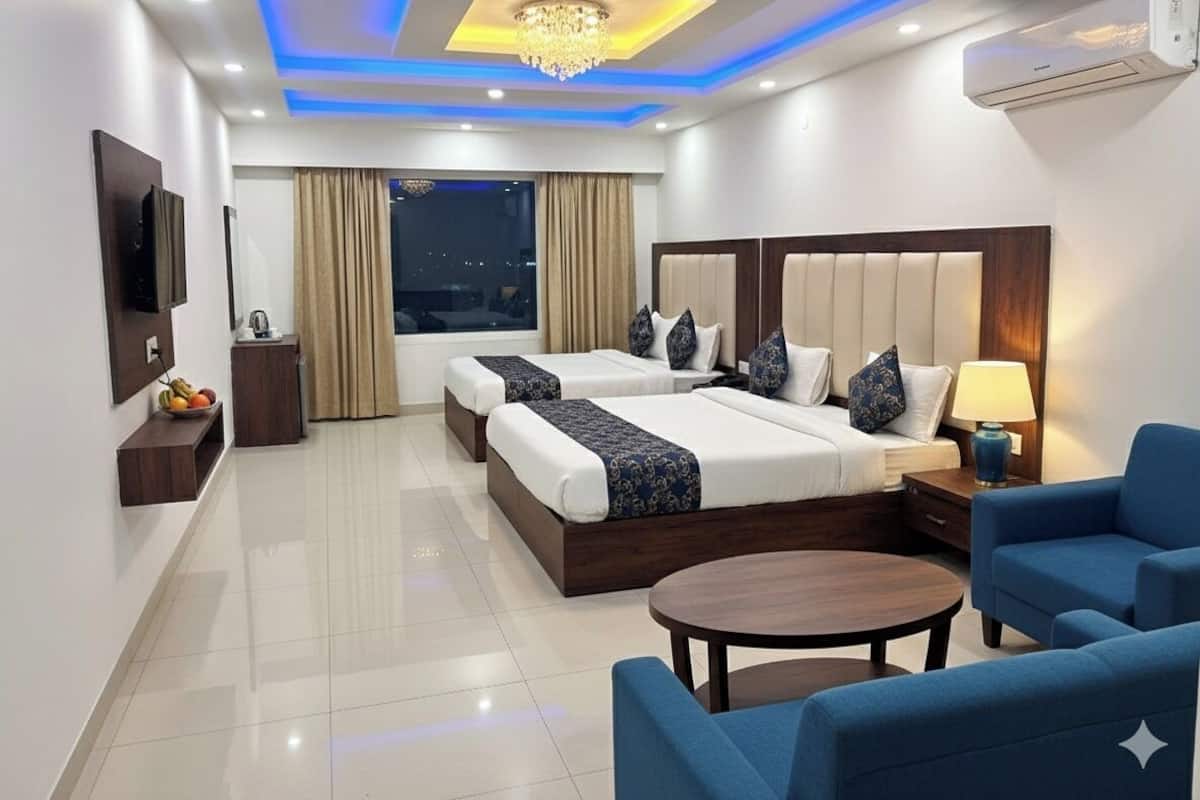 Family Room, City View | Premium bedding, pillowtop beds, desk, laptop workspace
