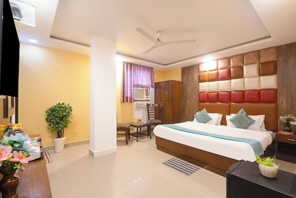 Premium bedding, pillowtop beds, desk, laptop workspace