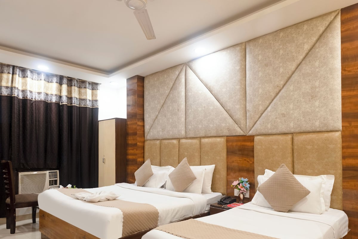 Ropa de cama de alta calidad, colchones con pillow-top y escritorio