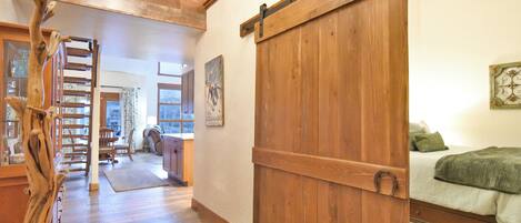 1 quarto, escrivaninha, Wi-Fi de cortesia, roupa de cama