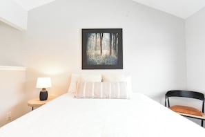 2 bedrooms, desk, iron/ironing board, free WiFi