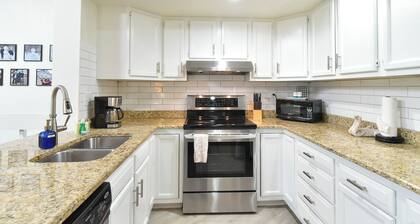 Windwood Bluebird Townhome - Walk to Town, Close to Everything!