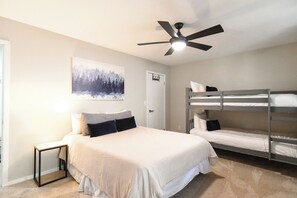 2 habitaciones, escritorio, wifi gratis y ropa de cama