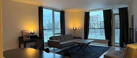 Téléviseur, bureau