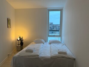 4 bedrooms, desk, iron/ironing board, WiFi