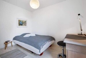 4 عدّة غرف نوم ومكتب ومكواة/لوح كي وواي فاي