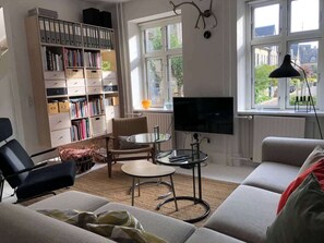 TV, offices - Three Story House - In iconic "Carlsberg Byen" (København)