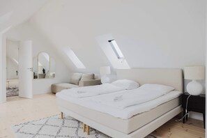 2 bedrooms, iron/ironing board, travel crib, WiFi - Luxury Penthouse Duplex with Water View (Copenhagen)