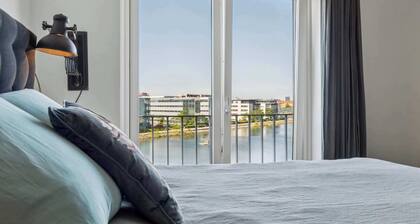 Luxury Apt with Harbor Views 2