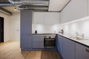 Fridge, microwave, oven, stovetop - Family friendly apartment (København)