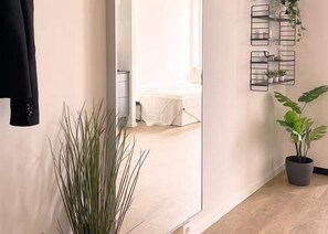 4 bedrooms, desk, iron/ironing board, WiFi