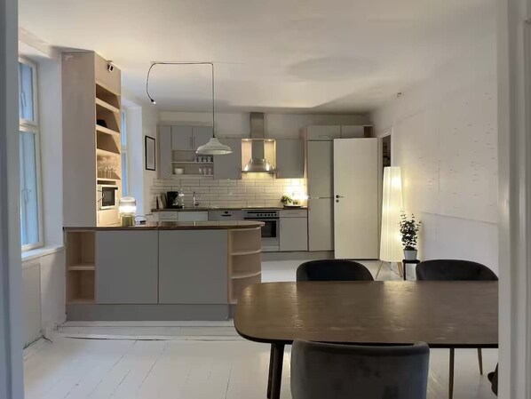 Fridge, microwave, oven, stovetop