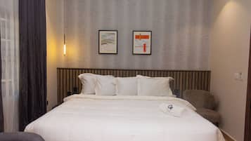 In-room safe, desk, laptop workspace, free WiFi