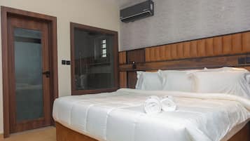 Luxury Suite | In-room safe, desk, laptop workspace, free WiFi