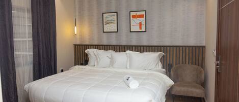 In-room safe, desk, laptop workspace, free WiFi