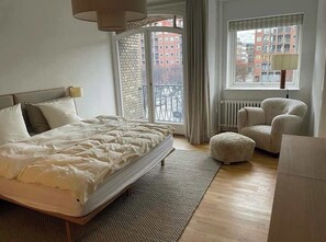 Desk, iron/ironing board, travel cot, WiFi